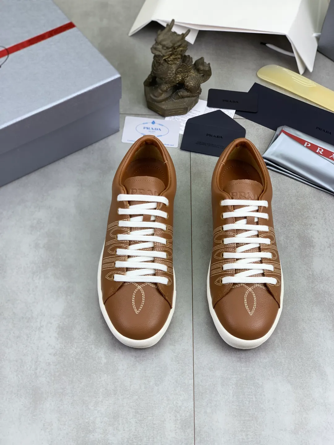Men's men's shoes P560💰[New model] The latest hot model is on the official website, 🆘 The trendy brand (Prada) mainly promotes the hot model, avant-garde and versatile fashion men's shoes private version mold opening, cowhide surface splicing 1:1.. Fashionable and simple, original imported cowhide lining cowhide feet; the atmosphere and personality are more fashionable, eye-catching and pursuing class. It will subvert the old ideas and be a must-have for fashion trendsetters with you! Must keep it for yourself! Tall and comfortable, large and low, high-end quality workmanship. Code number: 38-44 3️⃣optional.